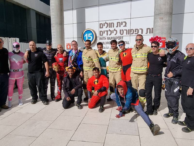 טיפוסים מדליקים: הפנינג צבעוני במיוחד של כבאות והצלה יחידת להבה פתח את ...