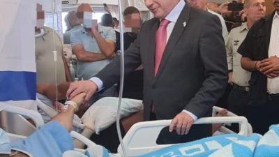 ראש הממשלה בנימין נתניהו בביקור הפצועים מהמבצע הבוקר בג'נין, בבית החולים רמב"ם, קרדיט צילום: קובי גדעון / לע"מ